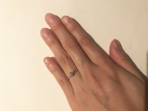 【アイプリモ(I-PRIMO)の口コミ】 最初は一粒ダイヤモンドのシンプルなものがいいなと思っていましたが、こ…