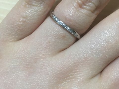 【ラザール ダイヤモンド(LAZARE DIAMOND)の口コミ】 サイドなどについている
メレダイヤモンドまで
とっても キラキラ光ってて…