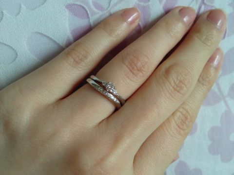 【4℃ BRIDAL(ヨンドシーブライダル)の口コミ】 飽きのこないデザインでずっと付けていられそうです！
ダイヤモンドとプラ…