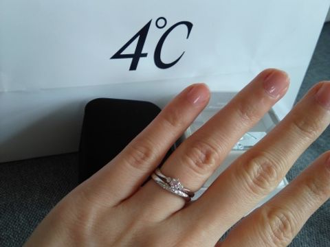 【4℃ BRIDAL(ヨンドシーブライダル)の口コミ】 ブランドの信用もあり、アフターケアもしっかりしてるところです。
長くつ…