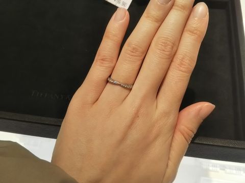 【ティファニー(Tiffany & Co.)の口コミ】 圧倒的なブランド力と高品質なダイヤモンドが特徴だと思います。ティファ…