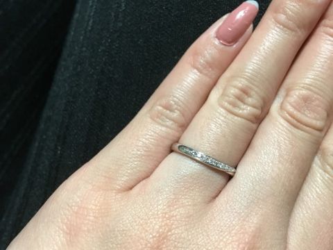 【宝寿堂(ほうじゅどう)の口コミ】 指輪のデザインは、ダイヤが少しカーブかかった形となっています。色々と…