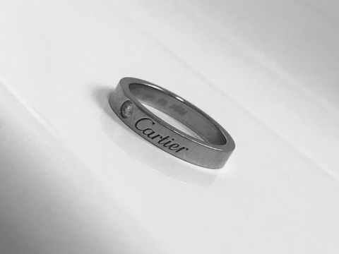【カルティエ(Cartier)の口コミ】 【指輪のデザイン】決め手は、シンプルなストレートリング、ブランド名と…