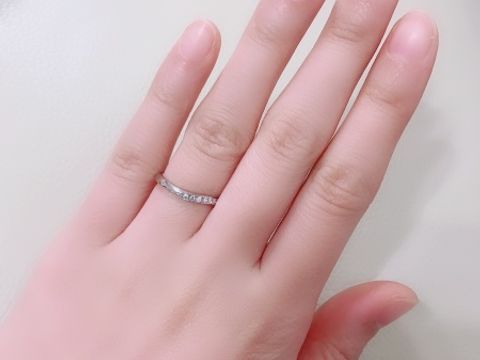 【アイプリモ(I-PRIMO)の口コミ】 デザインがウェーブのものが指が長く見えるそうなので、強すぎないウェー…