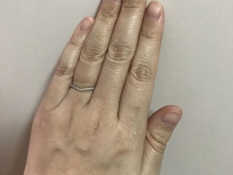 【STAR JEWELRY(スタージュエリー)の口コミ】 あまり周りにないデザインを探していました。また、はじめは婚約指輪を買…