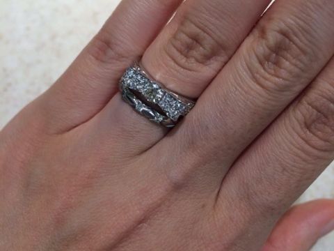 【シャネル(CHANEL)の口コミ】 とにかくリボンのふっくらとした形が女性らしく愛らしい。
可愛くてとりこ…