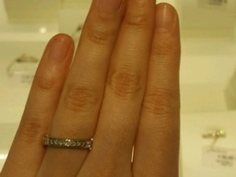 【MIKIMOTO(ミキモト)の口コミ】 プリンセスカットの、四角のダイヤが連なっていて素敵です。
真上から見た…