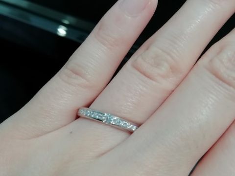 【ラザール ダイヤモンド(LAZARE DIAMOND)の口コミ】 ・来店した際、丁寧にダイヤモンドについて教えてくださった点
・デザイン…