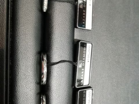 【ラザール ダイヤモンド(LAZARE DIAMOND)の口コミ】 ・来店した際、丁寧にダイヤモンドについて教えてくださった点
・デザイン…