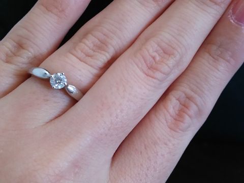 【ブルガリ(BVLGARI)の口コミ】 デザインとダイヤモンドの美しさです。パヴェつきのものを探していたので…