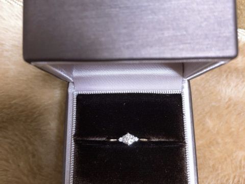 【アイプリモ(I-PRIMO)の口コミ】 指にはめたときに、指が細く見えるため、指輪とともに指も細くて綺麗に見…