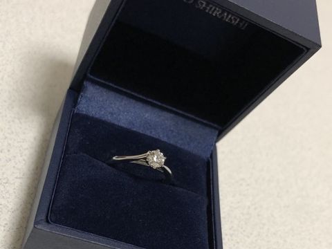 【銀座ダイヤモンドシライシの口コミ】 ネットで色々な指輪を見ていたときに、とても気に入ったのがこのブランド…