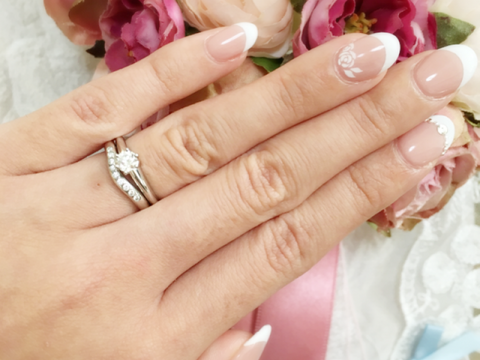 【ティファニー(Tiffany & Co.)の口コミ】 婚約指輪と重ね付けも出来るようカーブのデザインのものが良くていくつか…