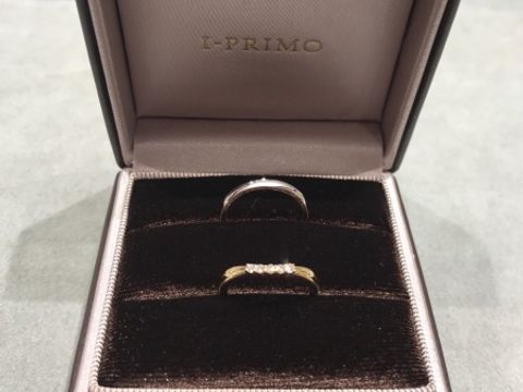 【アイプリモ(I-PRIMO)の口コミ】 婚約指輪がセンターに大きなダイヤがあるのでそれに合うU字のような結婚指…