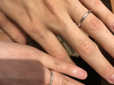 【銀座ダイヤモンドシライシの口コミ】 女性の指輪がダイヤモンド20石も豪華にあしらっており、どの角度から見て…