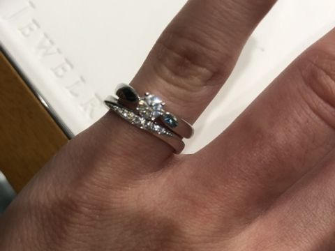 【STAR JEWELRY(スタージュエリー)の口コミ】 小さいダイヤがたくさん並んでるけどギラギラし過ぎず普段使いが出来そう…