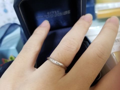 【銀座ダイヤモンドシライシの口コミ】 ウエーブが私のコンプレックスな太い指にフィットしたように感じられたの…