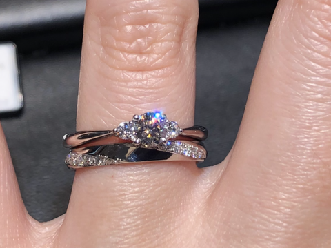 【ラザール ダイヤモンド(LAZARE DIAMOND)の口コミ】 ダイヤの輝きが一番すばらしく、指輪を見てるいるだけで幸せな気持ちにな…