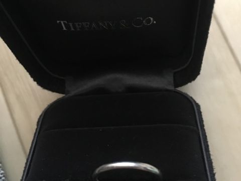 【ティファニー(Tiffany & Co.)の口コミ】 婚約指輪をちゃんと貰ったので、結婚指輪はダイヤ等ついていないものと決…
