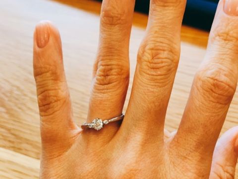 【COEUR D'OR(クゥドール)の口コミ】 立て爪だとなかなかつける機会がないと思い、つけやすく、指がきれいに見…