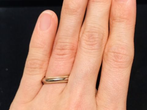 【ティファニー(Tiffany & Co.)の口コミ】 新郎と同じデザインが良く、新郎はシンプルなデザインを希望していたので…