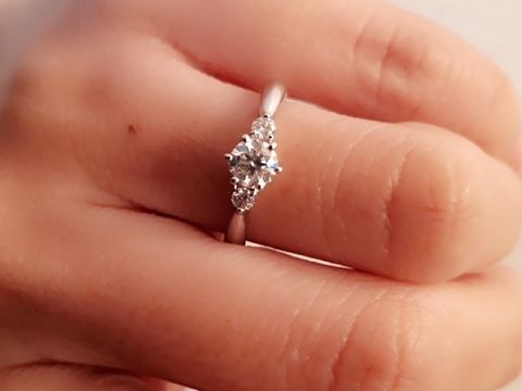 【ジュエリーツツミ(JEWELRY TSUTSUMI)の口コミ】 全体的に手が小さく指が短いので、指輪が似合わないことを気にしていたの…