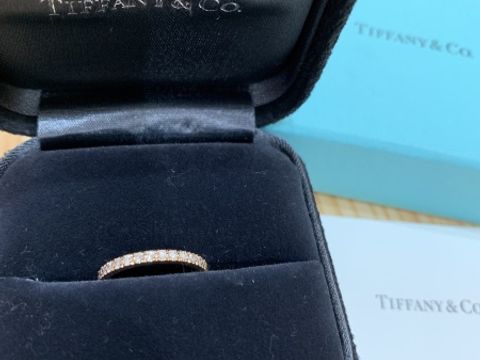 【ティファニー(Tiffany & Co.)の口コミ】 指輪の知識がほとんど無かった私ですが、このハーフエタニティリングの可…