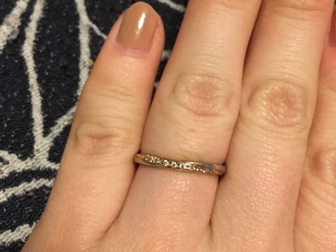 【AMOUR AMULET(アムール・アミュレット)の口コミ】 ピンクゴールドが好きだったのと、ダイヤが上品に並んでいたので即決しま…