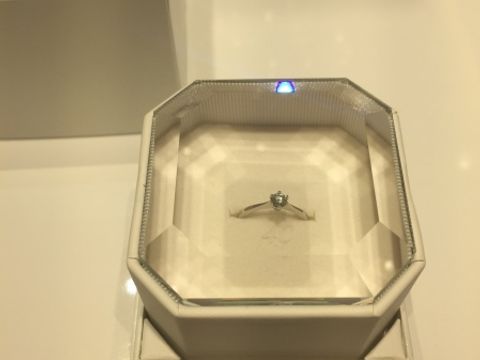 【4℃ BRIDAL(ヨンドシーブライダル)の口コミ】 プロポーズの時にもらったので、私自身は細かい値段が分からないですが、…