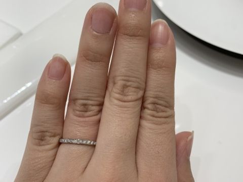 【4℃ BRIDAL(ヨンドシーブライダル)の口コミ】 ダイヤがたくさんに使用されているにもか変わらず、料金がとてもお手頃で…