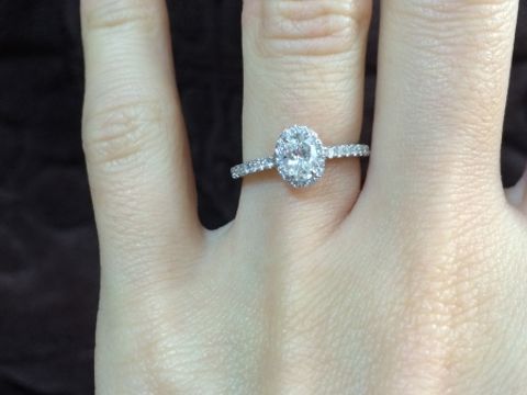 【ティファニー(Tiffany & Co.)の口コミ】 真ん中のダイヤの周りに小さいダイヤがちりばめられているので、とても華…