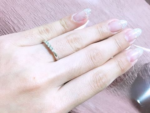 【アイプリモ(I-PRIMO)の口コミ】 ダイヤが5つついてるのでとにかくキラキラ感がすごいかわいいです。厚みも…