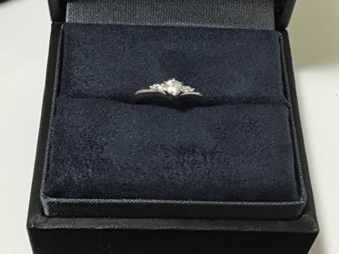 【ラザール ダイヤモンド(LAZARE DIAMOND)の口コミ】 リングの形がブイのかたちであったため。他の店舗みにいったが、ラザール…