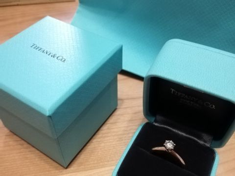 【ティファニー(Tiffany & Co.)の口コミ】 プロポーズと同時に彼が選んでくれたティファニーの婚約指輪をもらいまし…