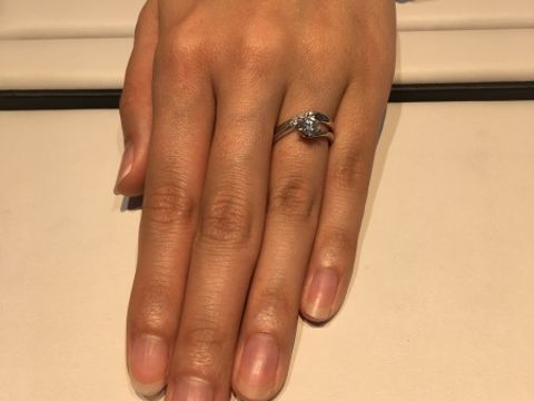 【GALA JEWELRY(ガラジュエリー)の口コミ】 指にとても馴染むカーブと、少しだけついたメレダイヤ、これこそが私の探…