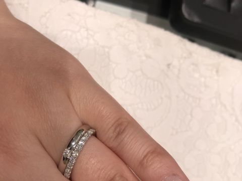 【ラザール ダイヤモンド(LAZARE DIAMOND)の口コミ】 好きなものを選んでもらいましたが、とてもダイヤモンドがキレイで気に入…