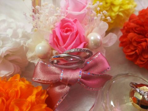 【銀座ダイヤモンドシライシの口コミ】 シンプルすぎず、毎日つけられるようなデザインです。
女性用はメレダイヤ…