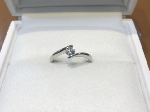 【の口コミ】 先日店舗を訪問して、いくつかの指輪を拝見させていただきました。初めて…
