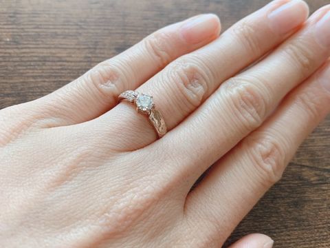 【Makana(マカナ)の口コミ】 ハワイアンジュエリーで探していました。
Makanaは特にデザインがどれも好…