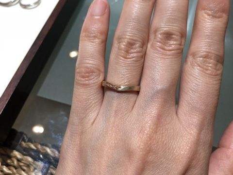 【杢目金屋(もくめがねや)の口コミ】 二人同じ木目の金属板からつくるというコンセプトがあり、世界に一つだけ…