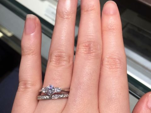 【アイプリモ(I-PRIMO)の口コミ】 シンプルだけれど、女性らしい曲線でした。
普段は裏返して使い、晴れの日…