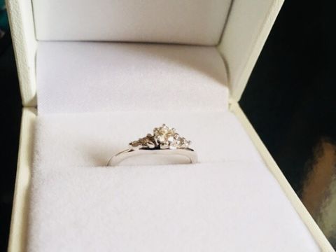 【宝寿堂(ほうじゅどう)の口コミ】 ダイヤの選び方から教えてもらいました。
予算と、素敵なダイヤを、選ぶに…