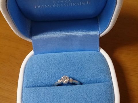 【銀座ダイヤモンドシライシの口コミ】 石と台座とを別々に選ぶ半オーダーメイドだったので、お店に着いてダイヤ…