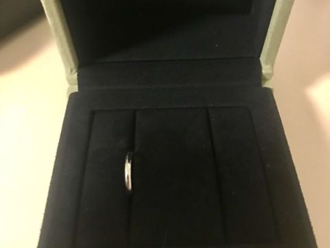 【ヴァン クリーフ＆アーペル(Van Cleef & Arpels)の口コミ】 ダイヤなし・プラチナの結婚指輪にしました。
婚約指輪がゴールドのエタニ…