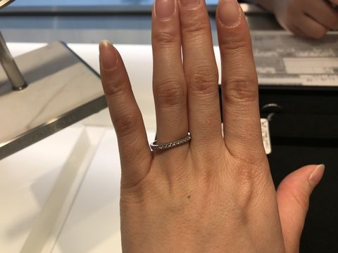 【ケイウノ ブライダル(K.UNO BRIDAL)の口コミ】 他のデザインより少し値段が高いエタニティリングも、このお店はとても安…