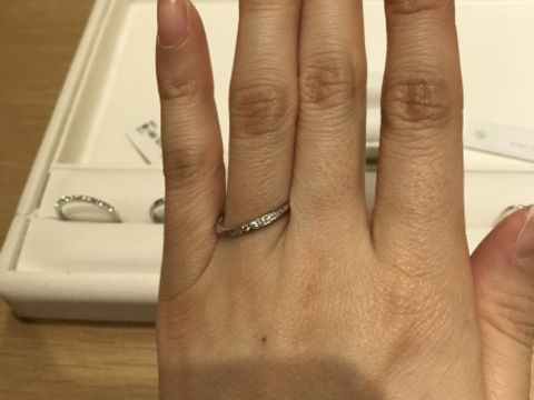 【エクセルコダイヤモンド(EXELCO DIAMOND)の口コミ】 ミル打ちがきれいな指輪が多いです。指輪表面に入ったミル打ちだけでなく…