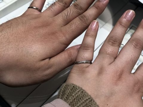 【銀座ダイヤモンドシライシの口コミ】 Vラインの指輪が欲しかったのでとても気に入りました。
ダイヤモンドもた…