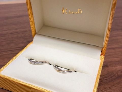 【ケイウノ ブライダル(K.UNO BRIDAL)の口コミ】 とにかくシンプルなものを探していましたが、どれも華奢な細いものが多く…