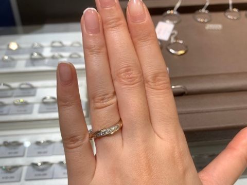 【アイプリモ(I-PRIMO)の口コミ】 ゴールドがミックスされているデザインが珍しく、また蔦のデザインも他に…