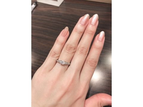 【ジュエリーパリの口コミ】 つけ心地はとてもよく、普段からマリッジリングと重ね付けしても派手過ぎ…